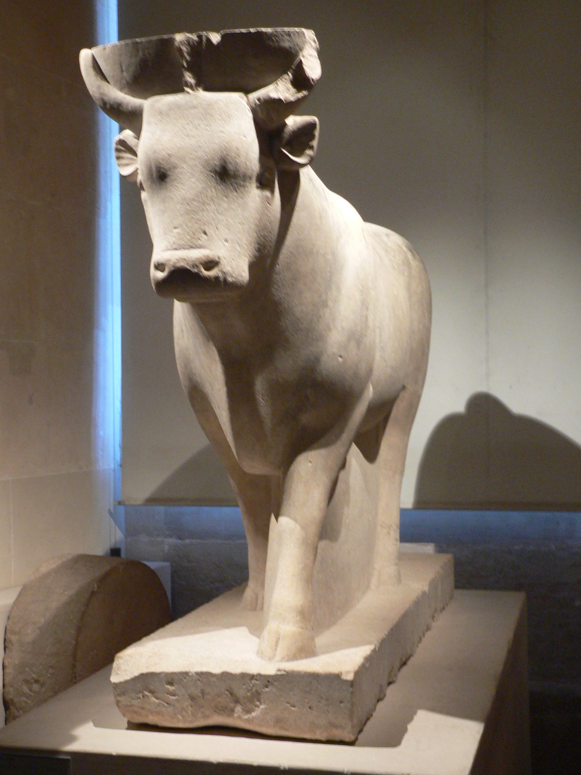 Древнеегипетский бог бык Апис